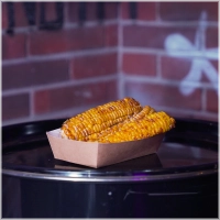 2 Zachte sappige mais sticks, zoet van smaak en licht gekruid. Perfect als side bij elke bowl of burger