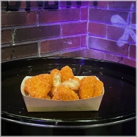 Warme, romige macaroni-kaasmix van binnen en crunchy van buiten.