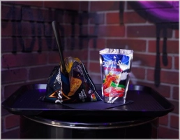 Mini Doritos Bag ( 44 Gram)<br>Damonsta Saus<br>Monsta Cheese Dip<br>1 vleeskeuze inbegrepen<br>Sla <br>Caprisun