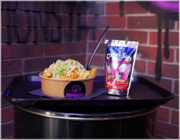 Bowl met Golden Fries, Crispy Chicken stukjes en Capri-Sun